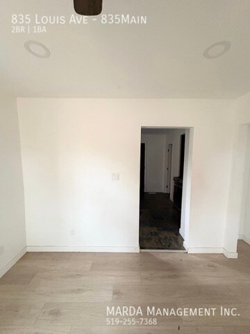 Building Photo - NEWLY RENOVATED 2 BED/1 BATH MAIN FLOOR UN...