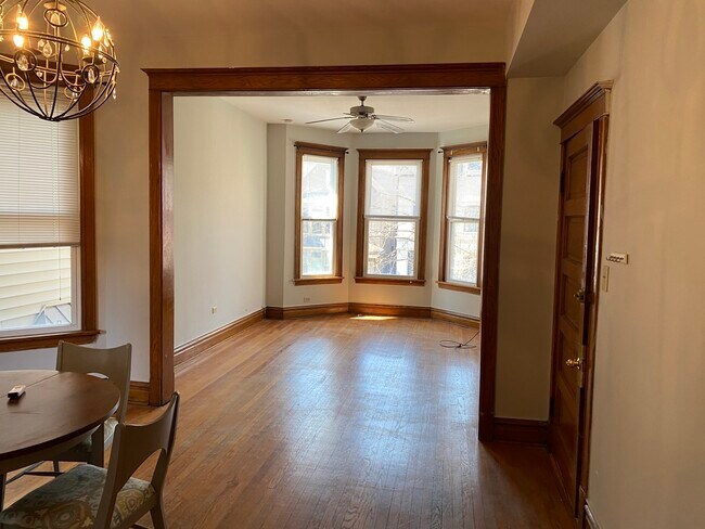 Foto del edificio - 3727 N Bosworth Ave