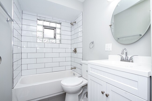 Bathroom - 7132 S Ellis Ave