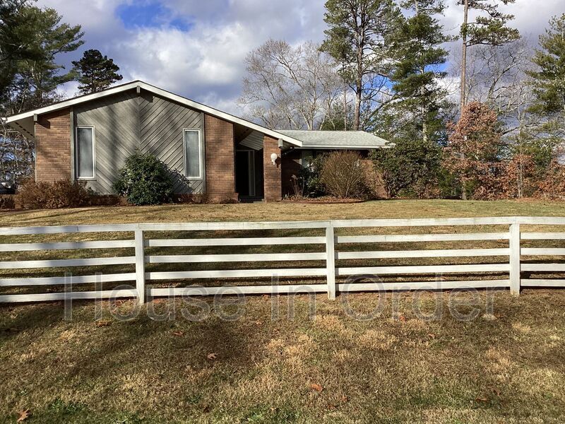 3 Tracy Ln, Weaverville, NC 28787 House Rental in Weaverville, NC