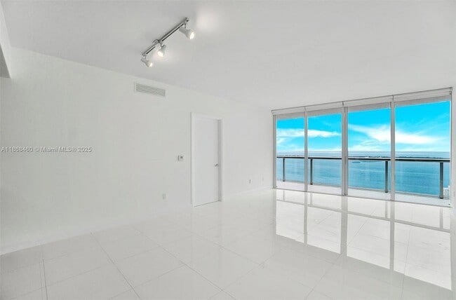 Building Photo - 465 Brickell Ave