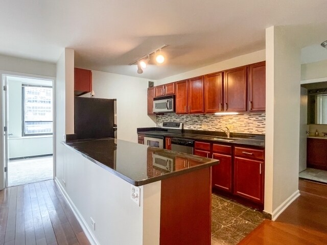 Foto del edificio - 222 E Pearson St