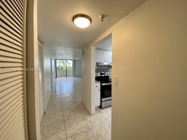 Building Photo - 2625 Collins Ave