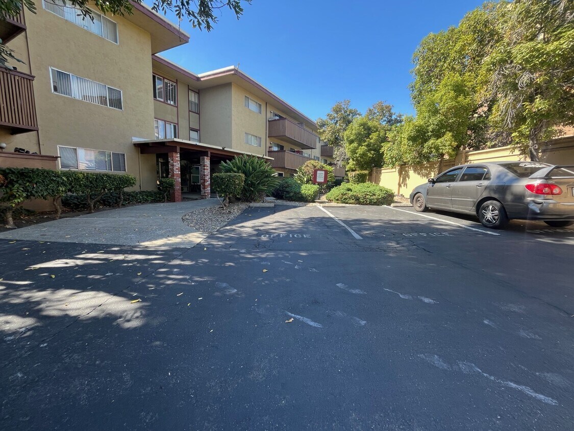 Foto principal - 941 Lewelling Blvd