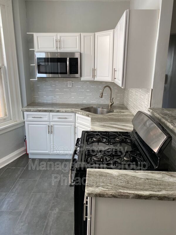 Foto del edificio - 441 E Walnut Ln