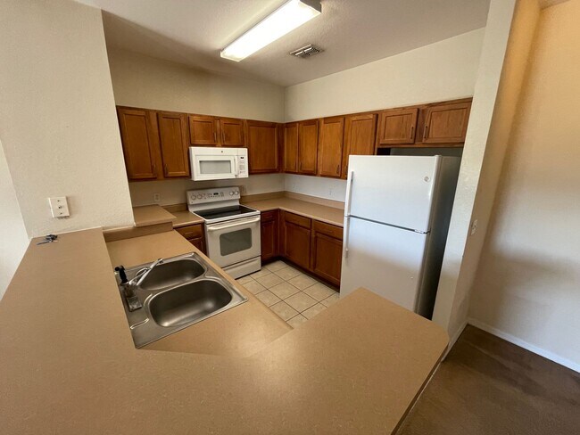 Foto del edificio - 1 Bed/1 Bath, 3rd Floor condo at Villa Val...