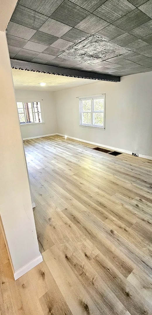 Building Photo - Spacious 5-Bedroom Bellevue Home with Sunroom & Massive Backyard