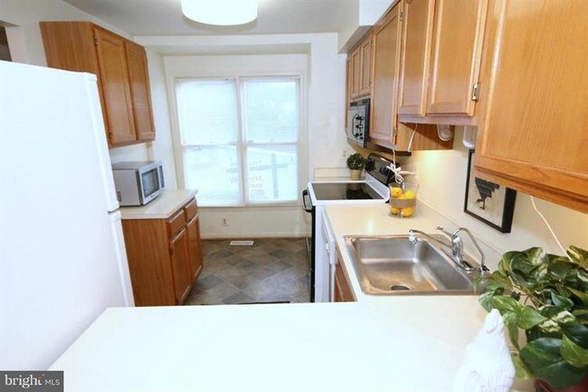 Building Photo - 1656 Whisperhill Dr