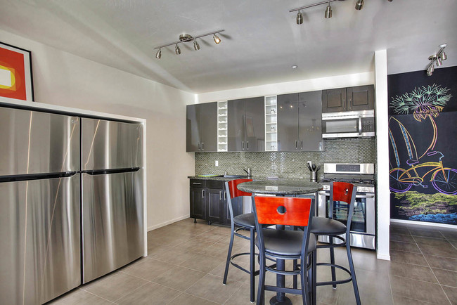 Building Photo - 860 Camino Del Sur
