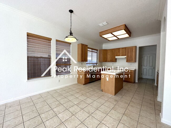 Foto del edificio - Spacious 4bd/3.5ba West Sacramento Home wi...