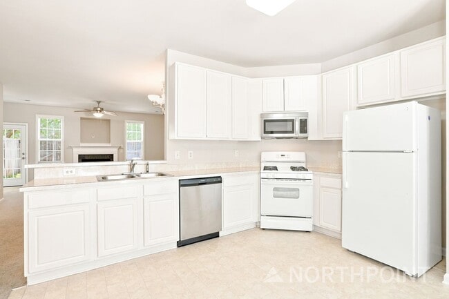 Building Photo - 4411 Log Cabin Dr