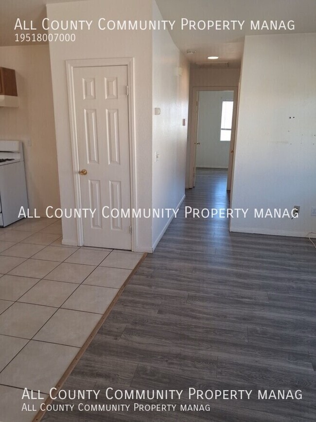 Foto del edificio - 7256 Murray Ln