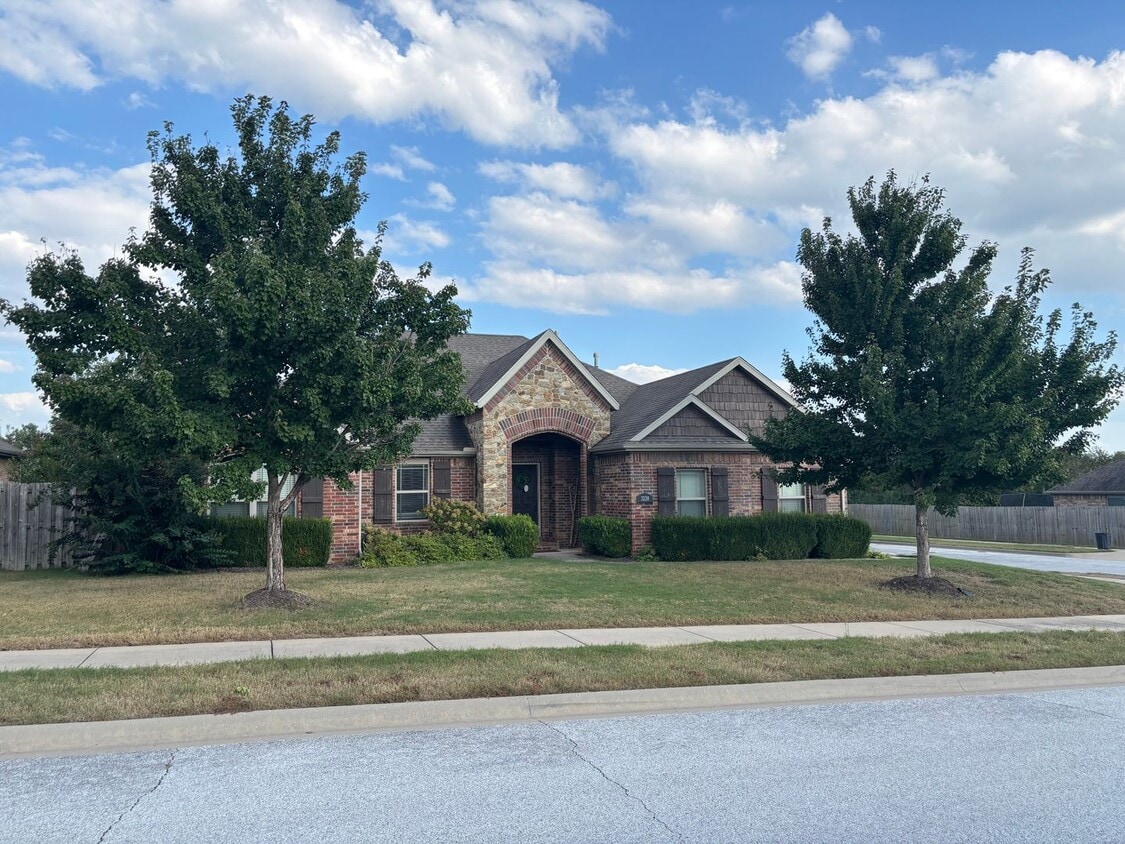 Available Now! Beautiful 3-Bedroom, 2-Bath... - Available Now! Beautiful 3-Bedroom, 2-Bath...