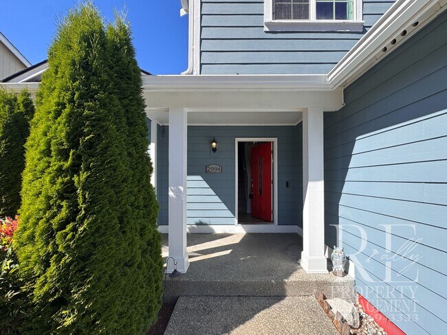 Building Photo - Spacious Bremerton Retreat with Designer Kitchen, Large Fenced Yard & Primary Suite