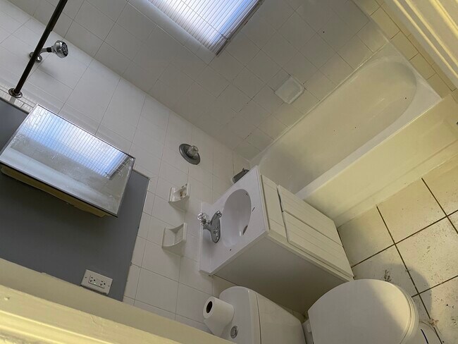 Bathroom - 2102 John F. Kennedy Blvd