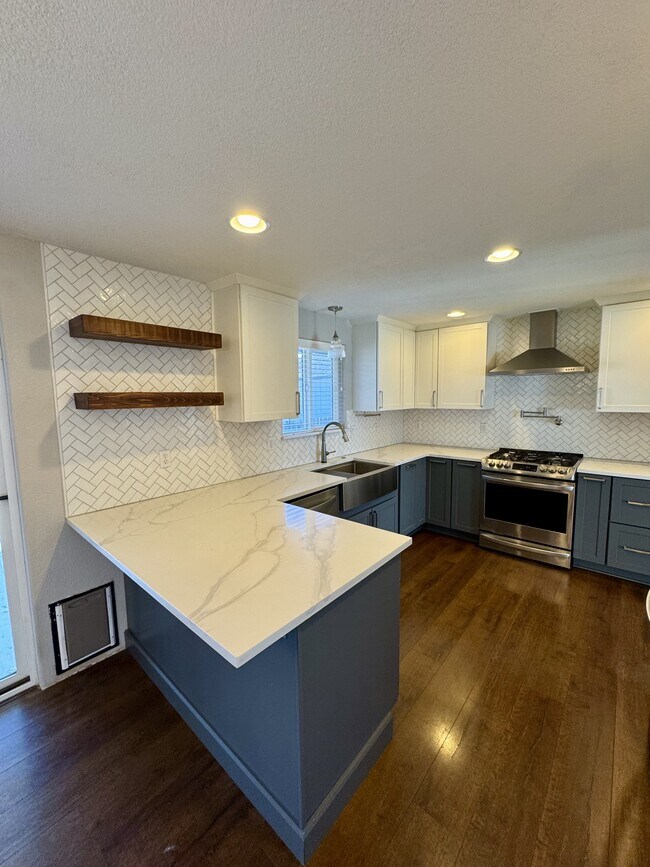 Foto del edificio - 935 Fairfield Cir