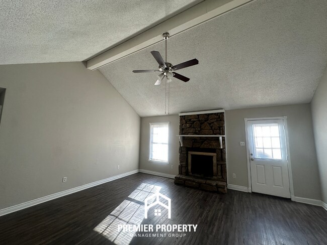 Foto del edificio - 6235 Shade Tree Dr