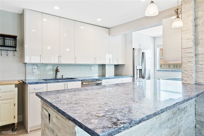 Foto del edificio - 2 br, 2 bath Condo - 1160 Hillsboro Mile A...