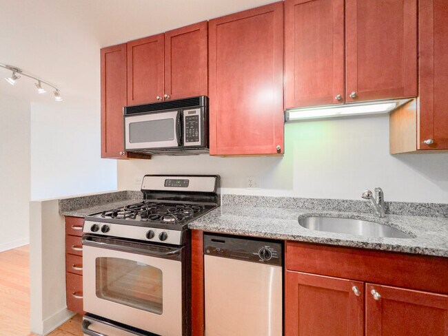 Building Photo - 625 W Wrightwood Ave