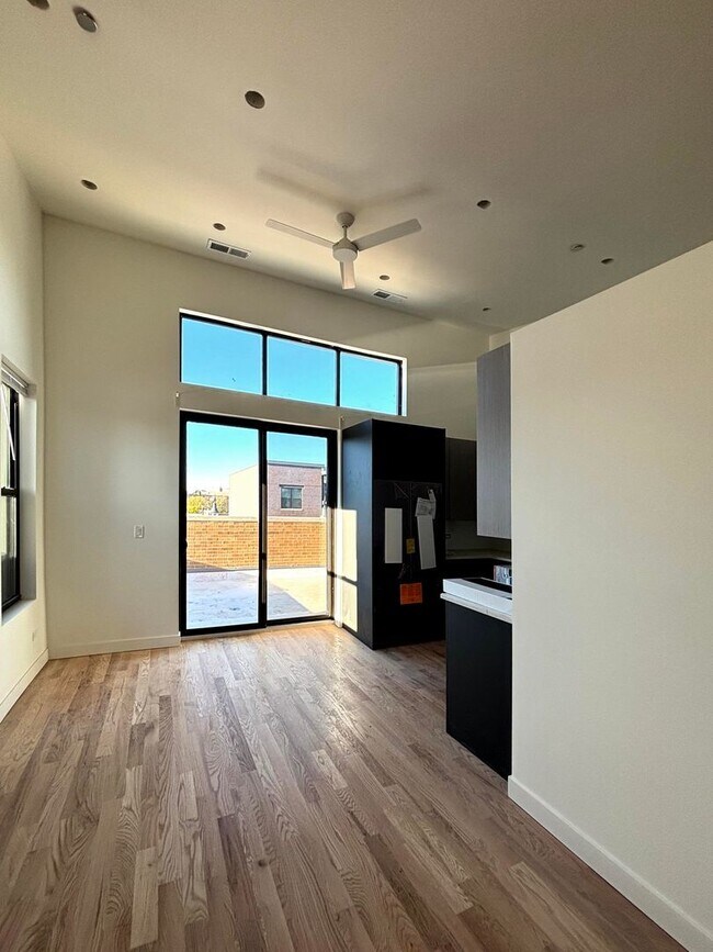 Foto del edificio - 2445 N Lincoln Ave