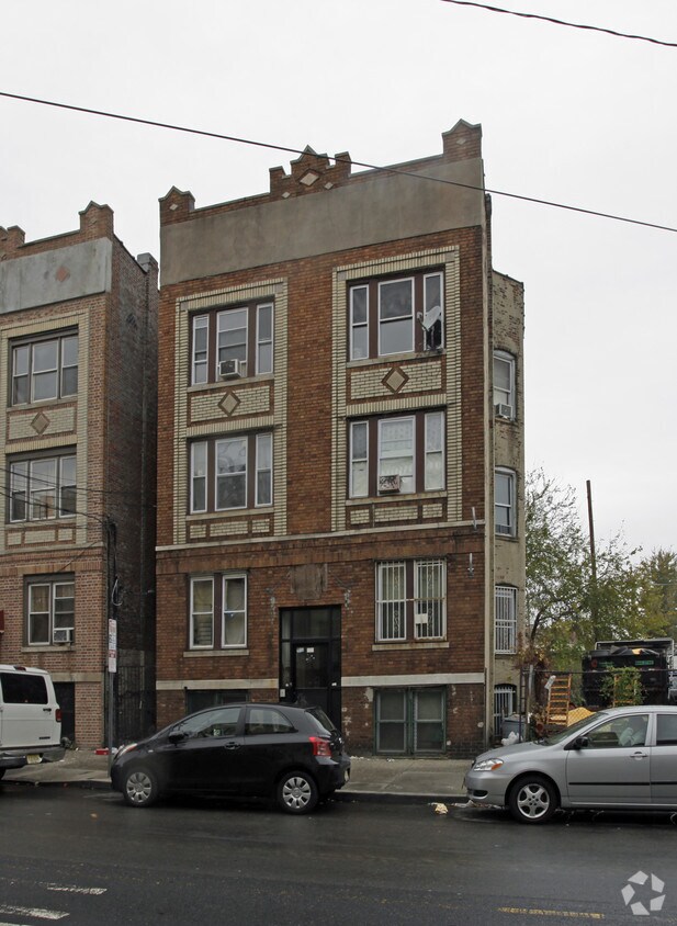 Building Photo - 121 Baldwin Ave