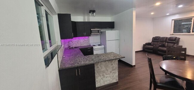 Foto del edificio - 1043 NE 141st St