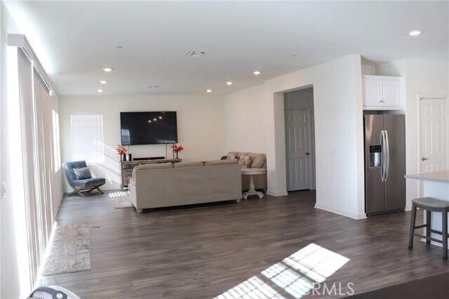 Foto del edificio - 45027 Starina St