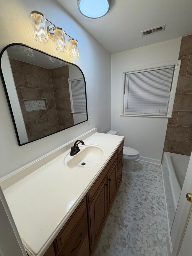 Foto del edificio - 8836 Deerwood Dr