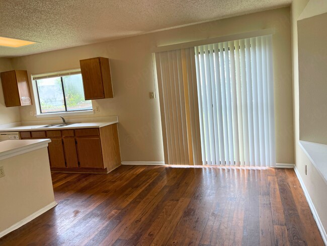 Foto del edificio - Charming 3 Bedroom Home with Fireplace in Meadow Brook Converse