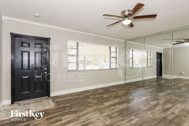 Foto del edificio - 7000 SW 12th St