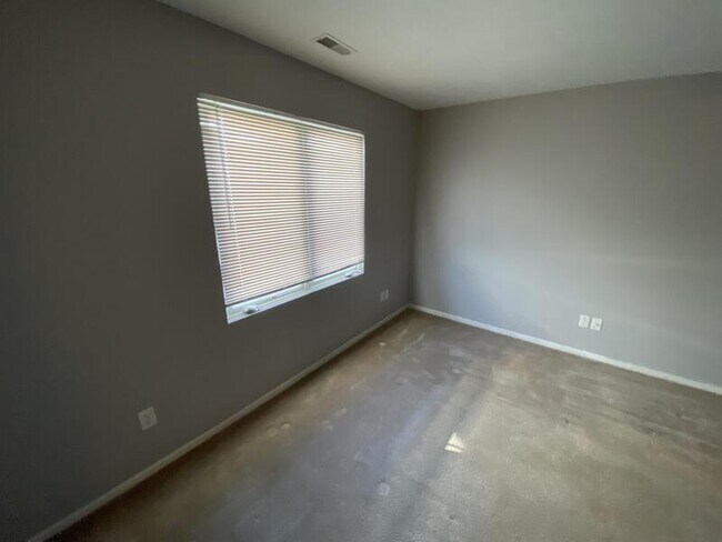 Building Photo - 212 Shugart St
