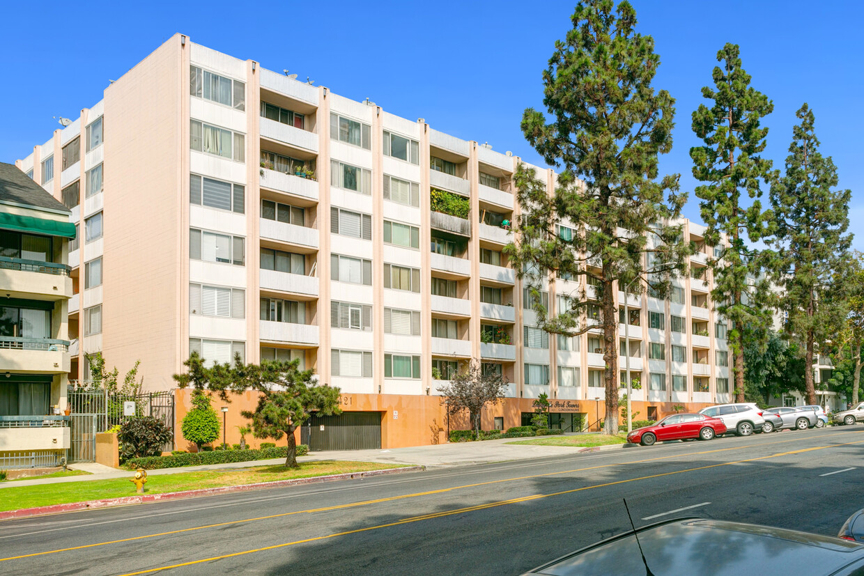 Foto principal - 421 S La Fayette Park Pl