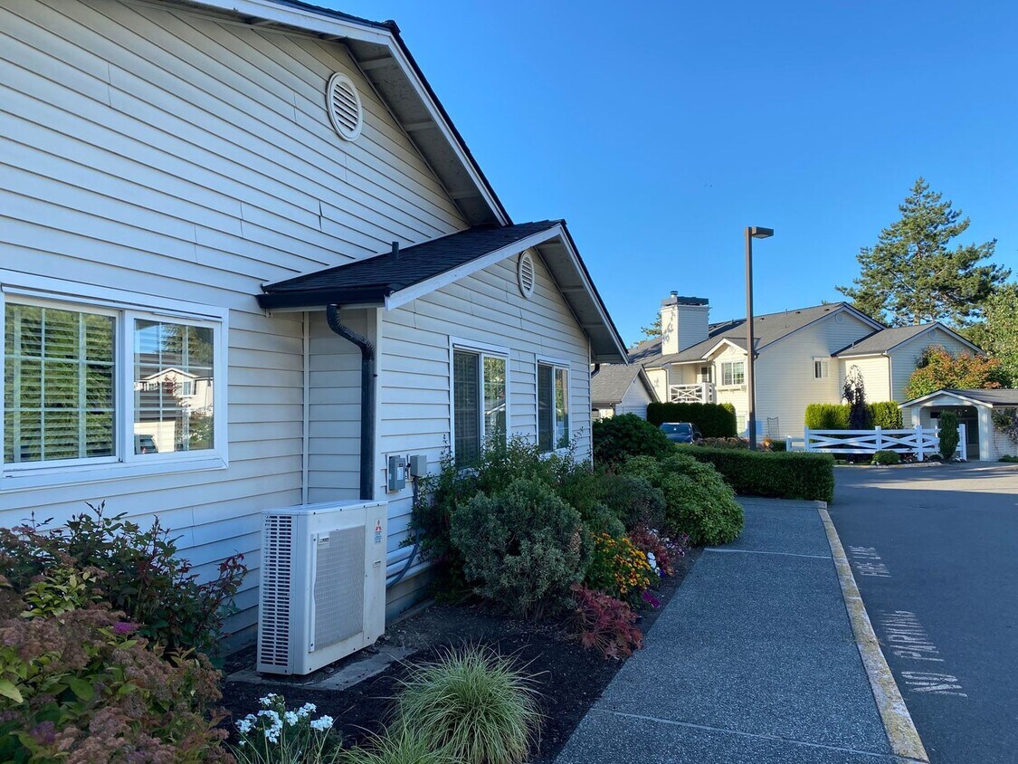 12404 E Gibson Rd Unit 1, Everett, WA 98204 Condo for Rent in Everett