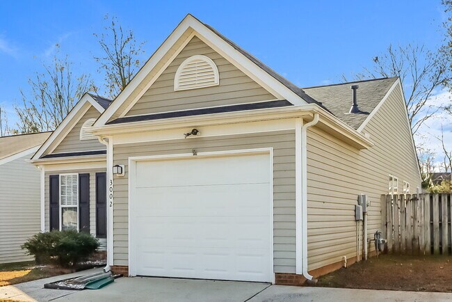 Foto del edificio - 3002 Salmon River Dr