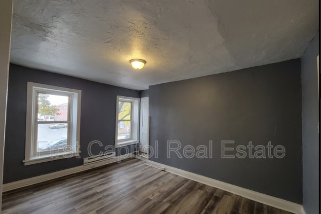 Building Photo - 40 Carlisle St