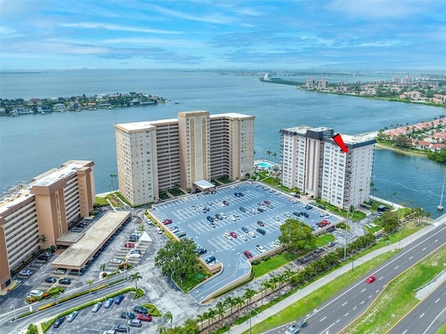 Foto del edificio - 5220 Brittany Dr S