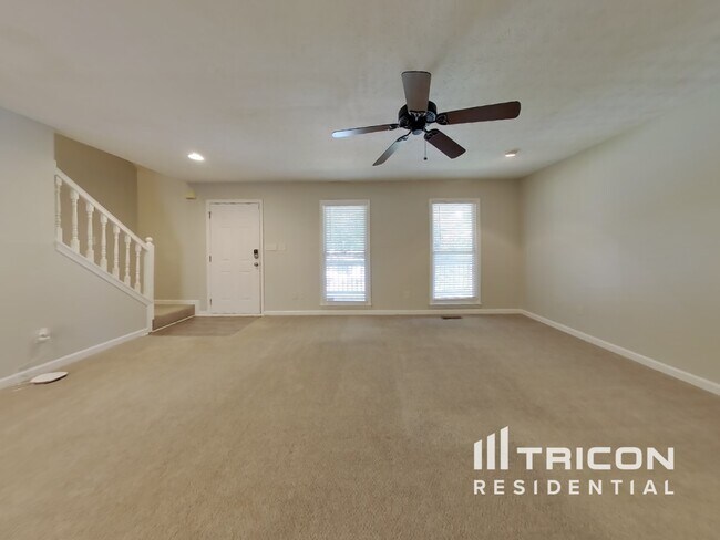 Foto del edificio - 34 Yellowstone Dr