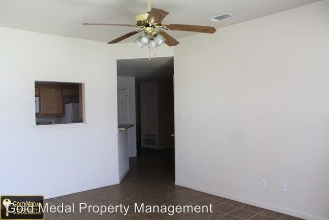 Building Photo - 1201 Cinch Dr