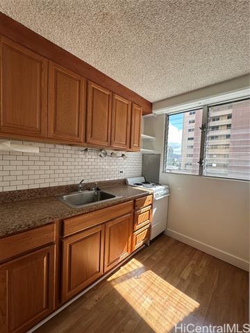 Building Photo - 747 Amana St
