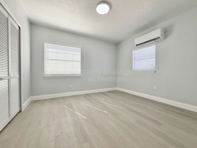 Foto del edificio - 813 Suwannee Dr