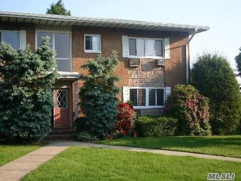 Foto del edificio - 742 Deer Park Ave