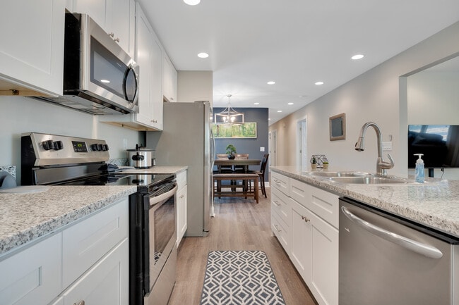 Building Photo - 764 Mary Ln