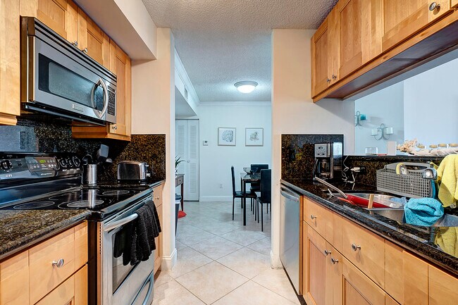Building Photo - 103 Yacht Club Way