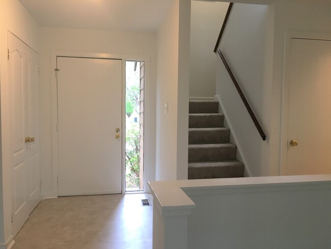 Foto del edificio - Spacious 4 Bedroom House in Beautiful Colu...