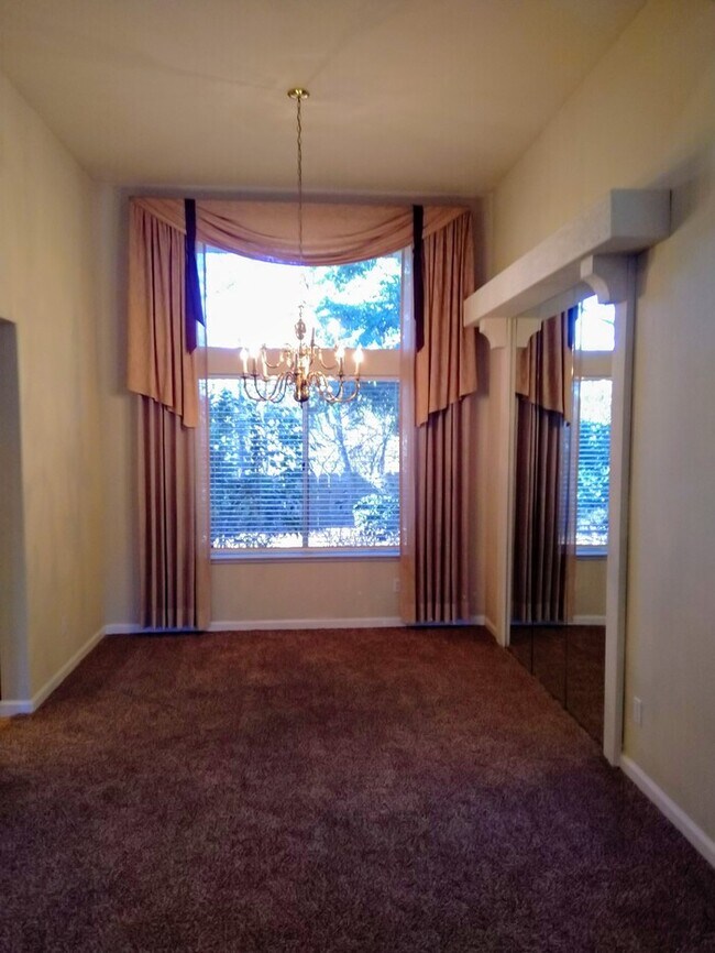 Foto del edificio - 6220 Cameo Dr