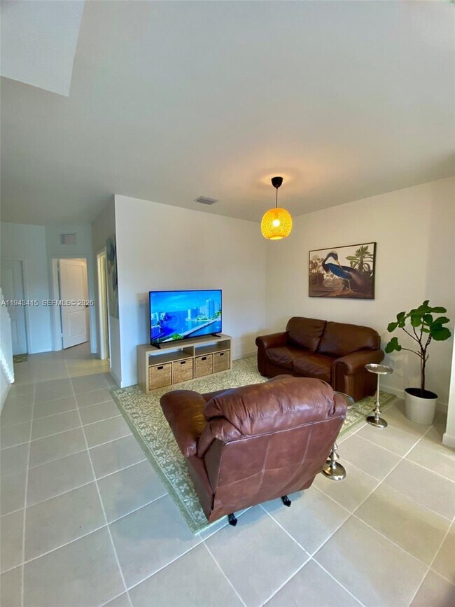 Building Photo - 2627 SE 28th Dr