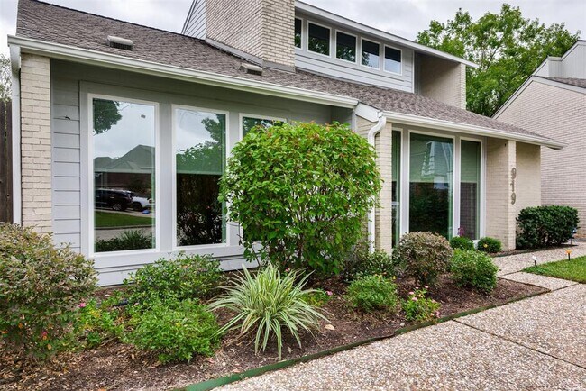 Foto del edificio - 919 Cranberry Hill Ct