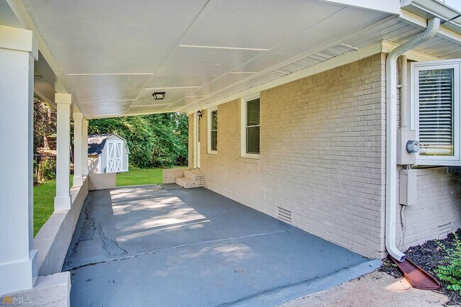 Building Photo - 3289 Beech Dr