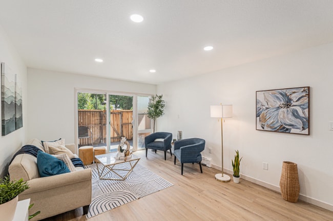 Building Photo - 620 Mathews St