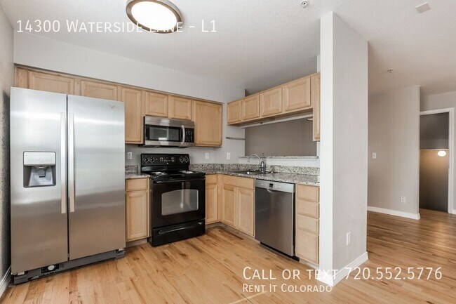 Foto del edificio - 14300 Waterside Ln